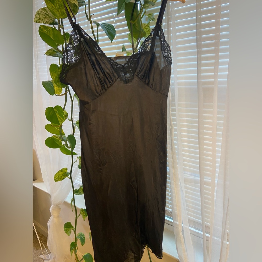 Full Slip, Black Vintage brand Mel-Lin size 36